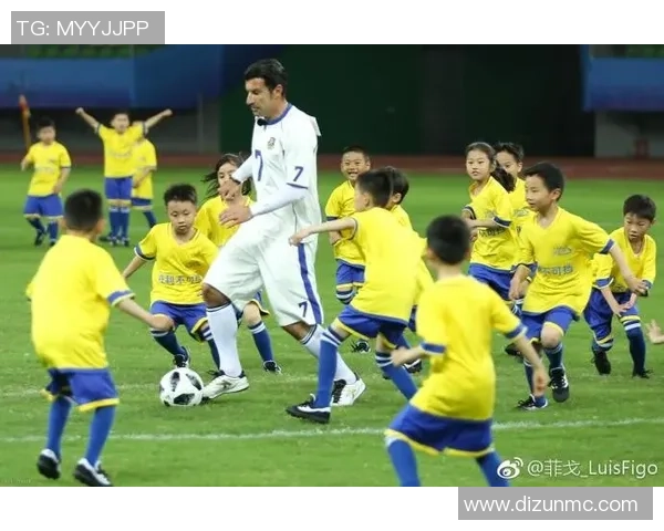 明星与足球巨星亲密互动背后的故事与独家瞬间揭秘