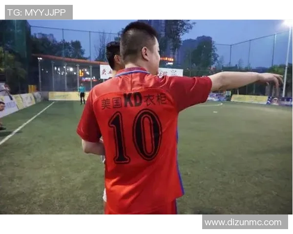 走进绿茵巨星的私密空间揭秘足球球星衣柜中的时尚与个性